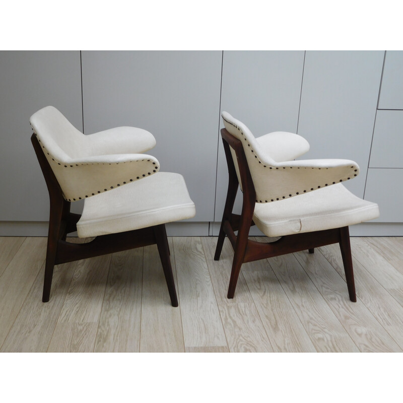 Pair of Dutch Wébé armchairs in white leatherette, Louis VAN TEEFFELEN - 1960s