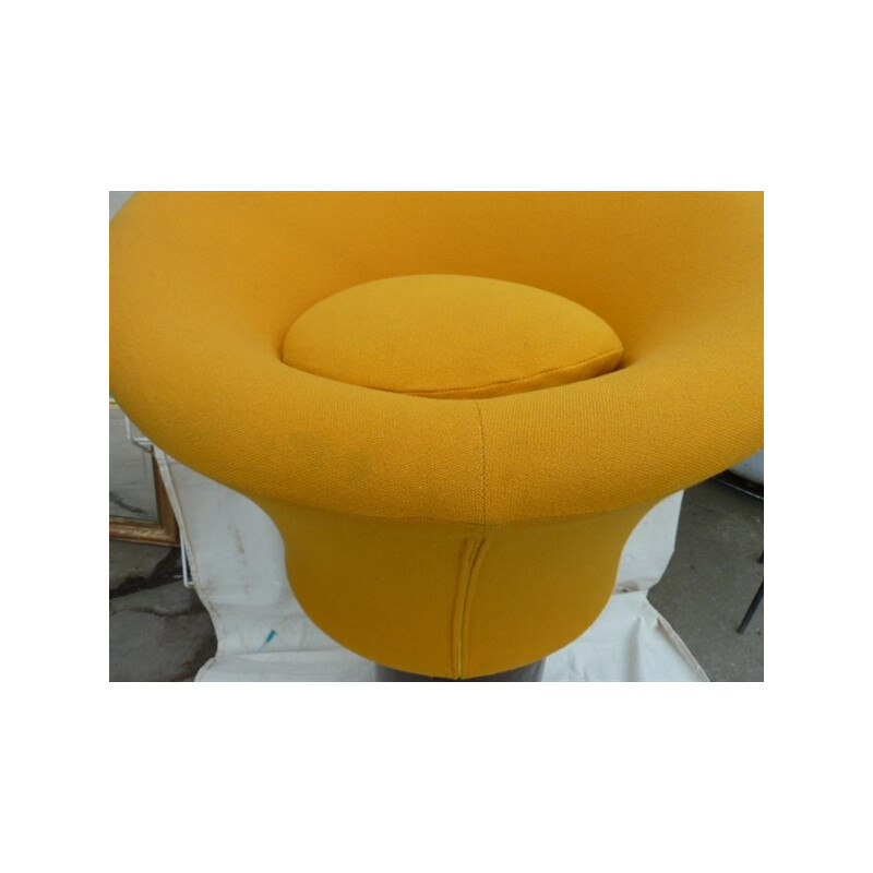 Artifort "Mushroom" armchair in yellow, Pierre PAULIN - 1970s