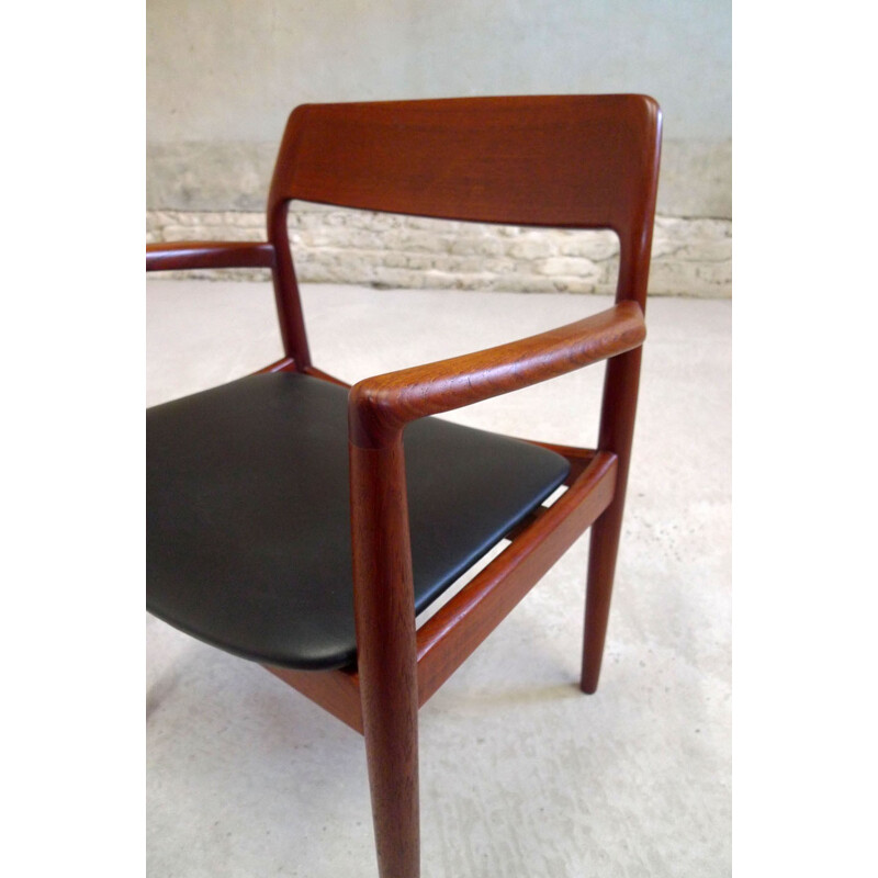Mid-century chairs in teak and black seating - 1960s