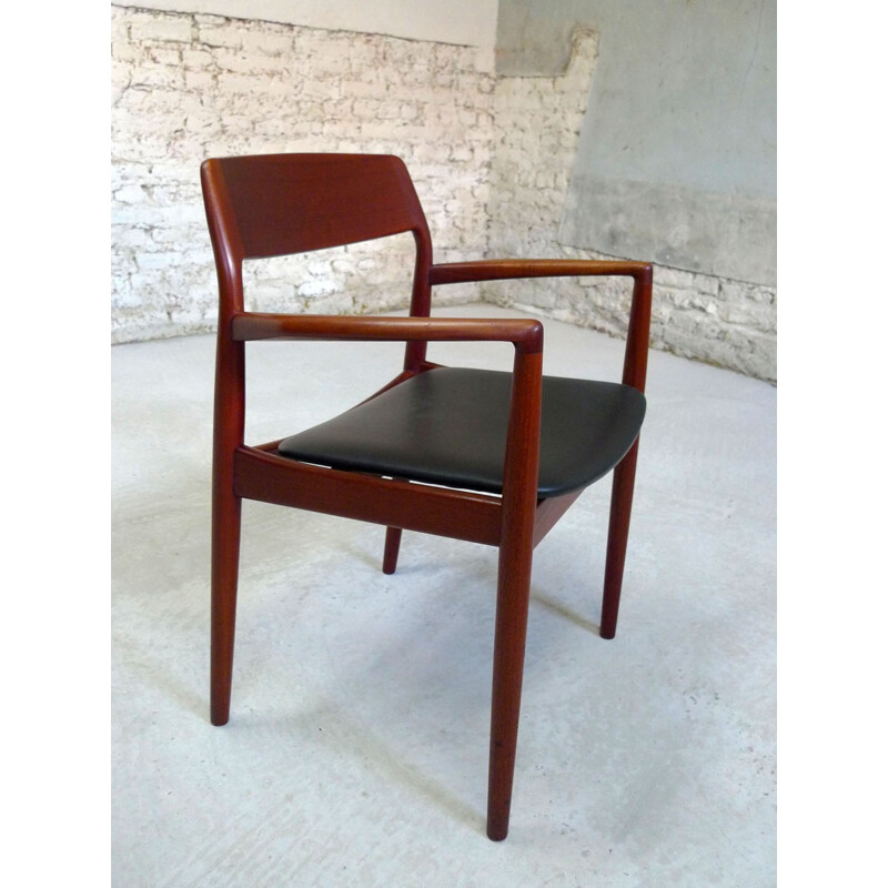 Mid-century chairs in teak and black seating - 1960s