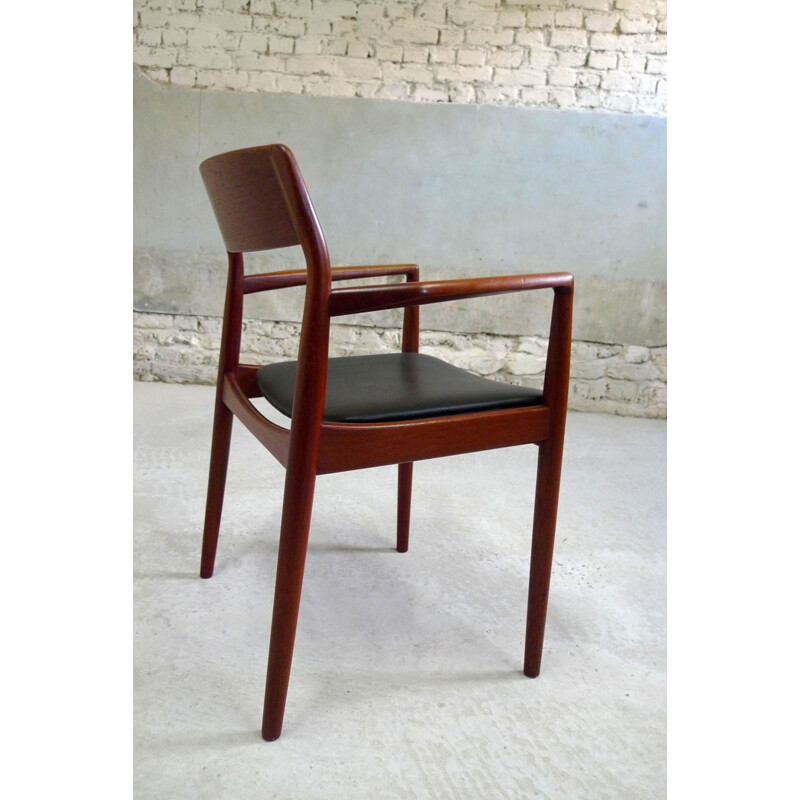 Mid-century chairs in teak and black seating - 1960s