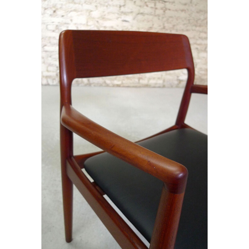 Mid-century chairs in teak and black seating - 1960s