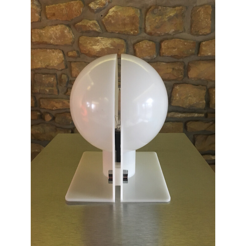 "Sirio" acryl table lamp in white, Harvey GUZZINI - 1970s