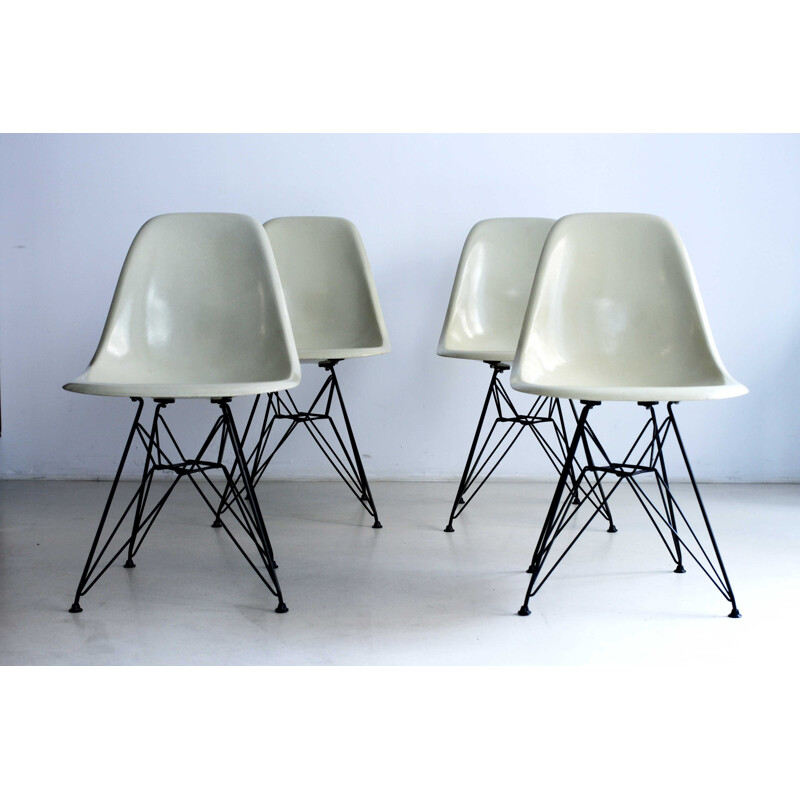 Set of 4 beige Herman Miller "DSR" dining chairs, Charles EAMES - 1950s