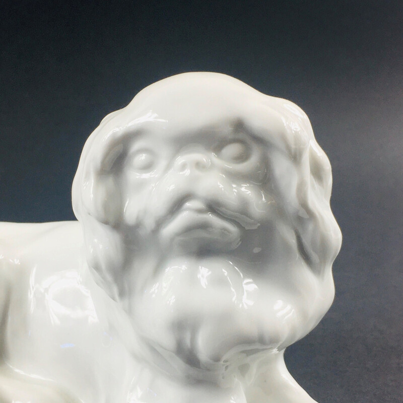 Estatuilla vintage de porcelana japonesa con forma de perro por Erich Hösel para Meissen Porzellan, Alemania 1950