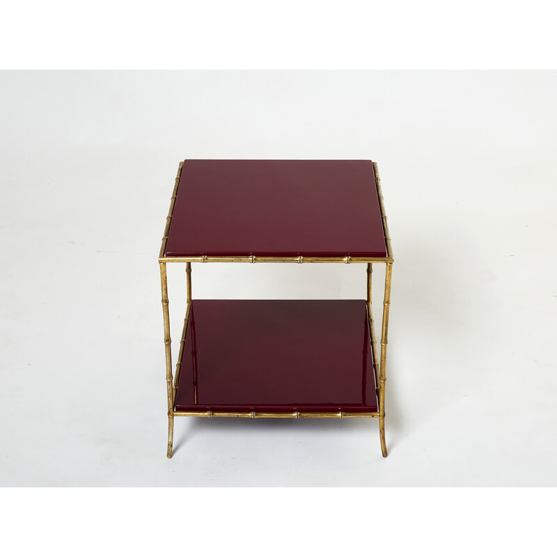 Pareja de mesas auxiliares vintage de bambú y latón lacado en rojo de Maison Baguès, 1960