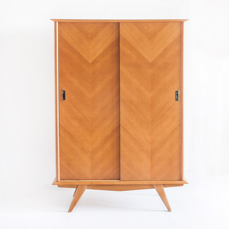 Armoire vintage à portes coulissantes en bois de chêne, France 1960