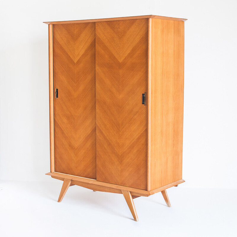 Armoire vintage à portes coulissantes en bois de chêne, France 1960