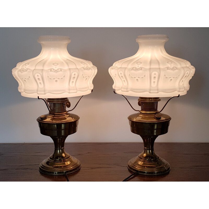 Pair of vintage Aladdin model 11 table lamps in satin brass, UK 1922