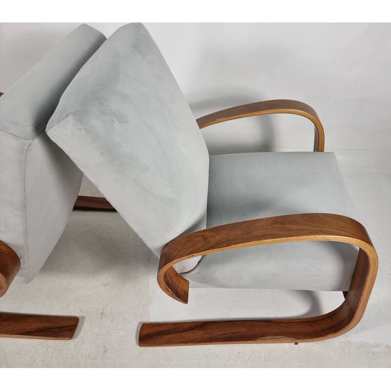 Pareja de sillones de nogal vintage de Miroslav Navratil para Up Zavody, 1940