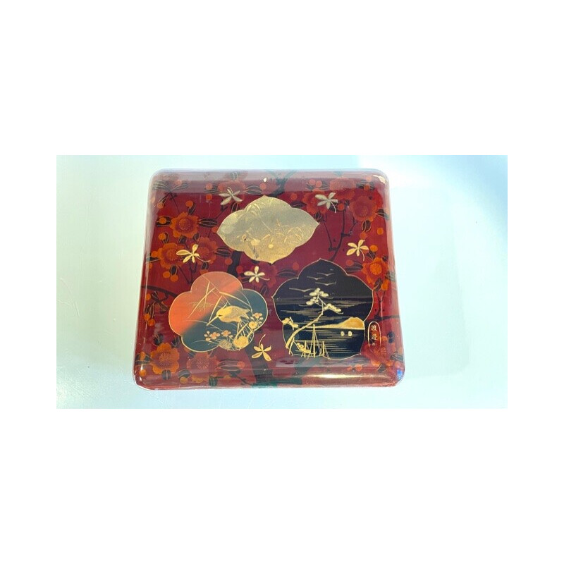 Vintage japanese box in hand painted lacquered wood