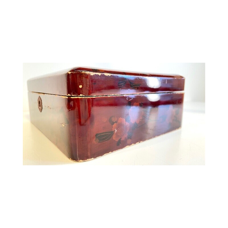 Vintage japanese box in hand painted lacquered wood