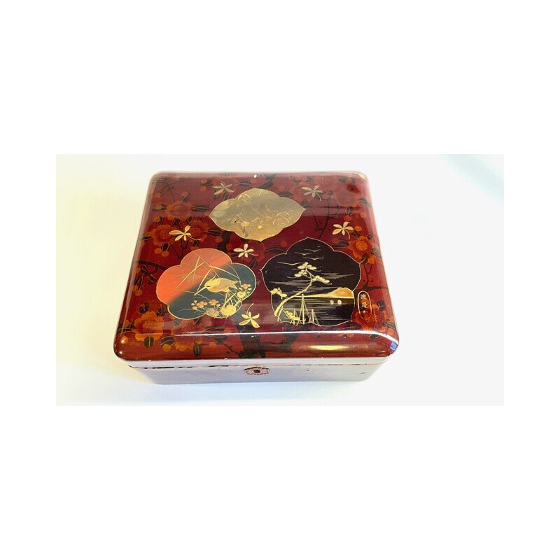 Vintage japanese box in hand painted lacquered wood