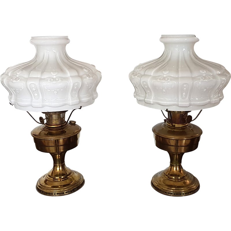 Pair of vintage Aladdin model 11 table lamps in satin brass, UK 1922