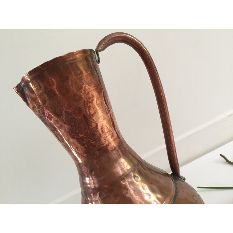 Vase vintage artisanal en cuivre martelé
