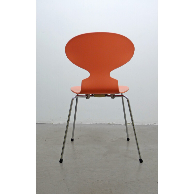 Chaise "Ant Chair 3101" Fritz Hansen couleur pêche, Arne JACOBSEN - 1990
