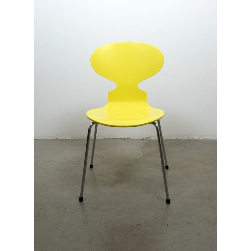 Fritz Hansen yellow "Ant Chair 3101", Arne JACOBSEN - 1990s
