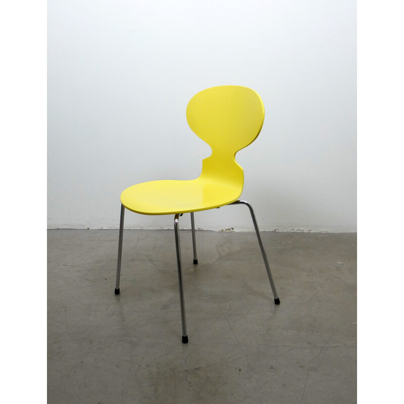 Fritz Hansen yellow "Ant Chair 3101", Arne JACOBSEN - 1990s