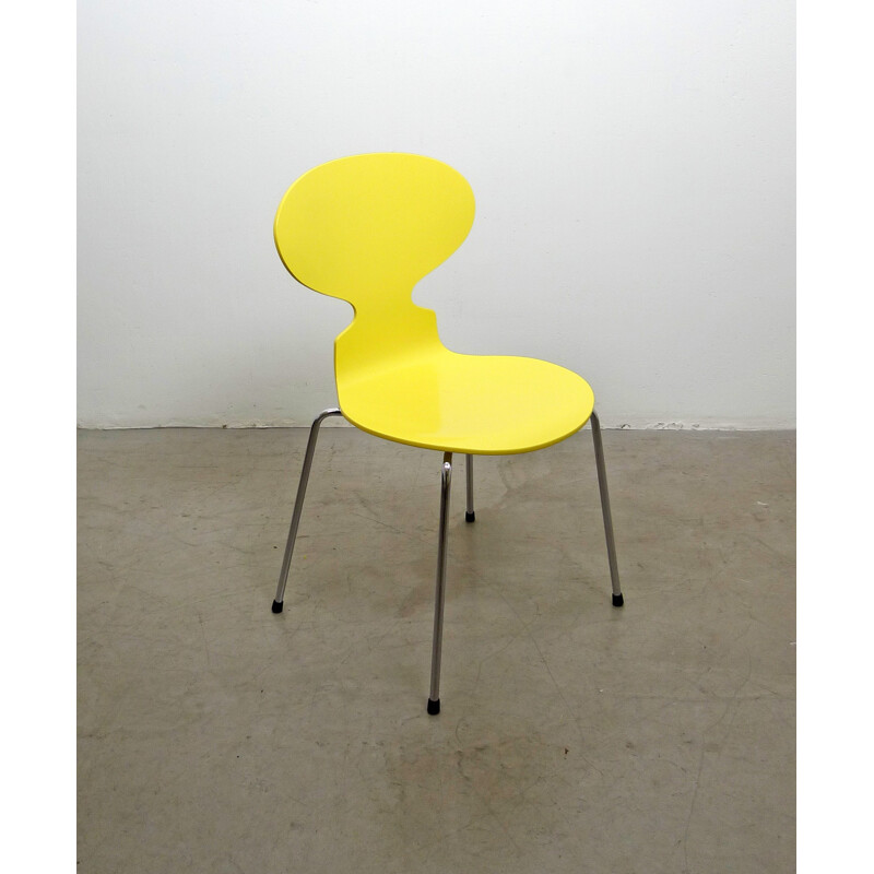 Fritz Hansen yellow "Ant Chair 3101", Arne JACOBSEN - 1990s