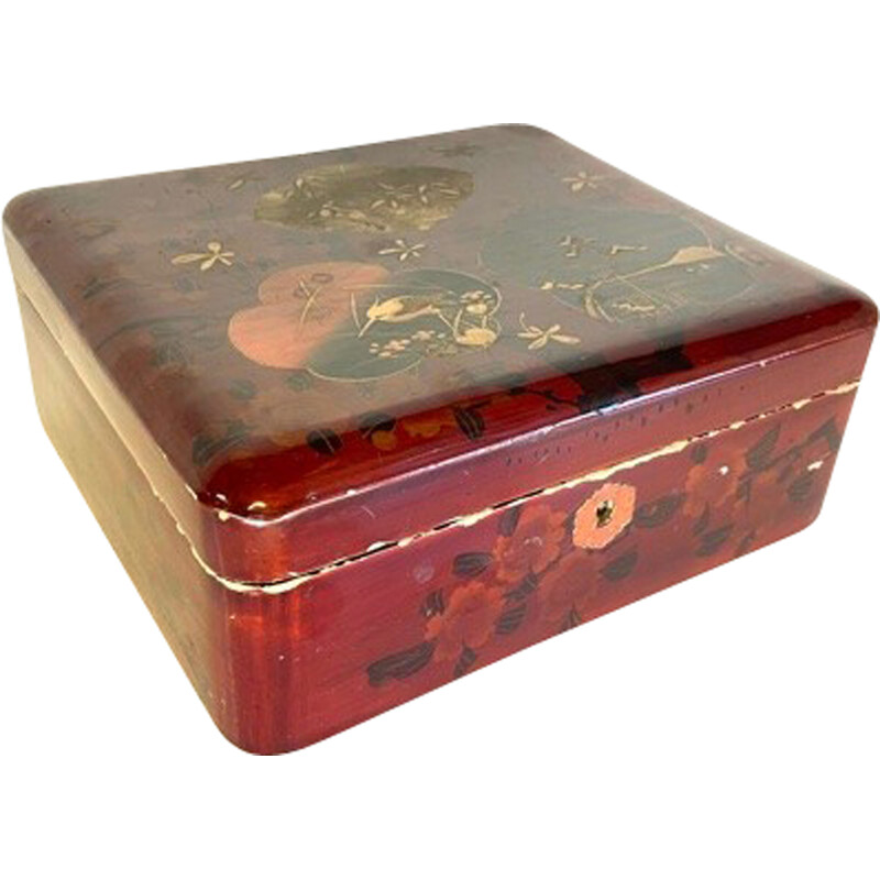 Vintage japanese box in hand painted lacquered wood