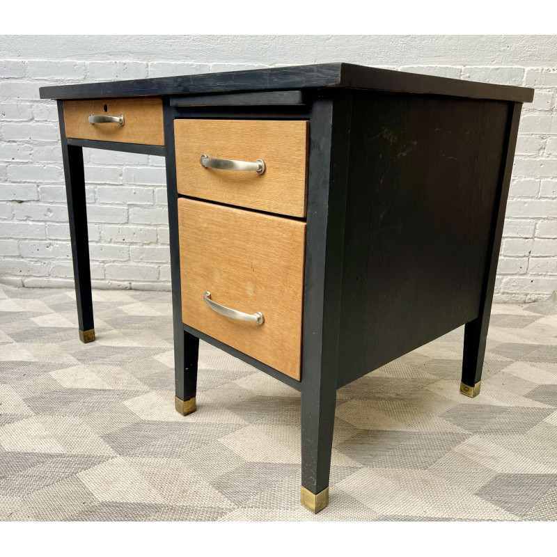 Vintage oakwood Teachers desk with 3 drawers