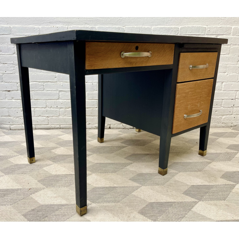 Vintage oakwood Teachers desk with 3 drawers