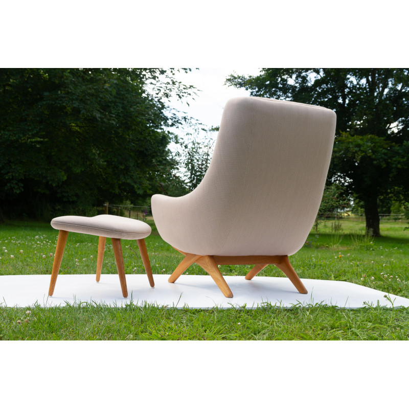 Deense fauteuil en voetenbank van het midden-eeuwse model Ml 141, Illum Wikkelsø, jaren 1960