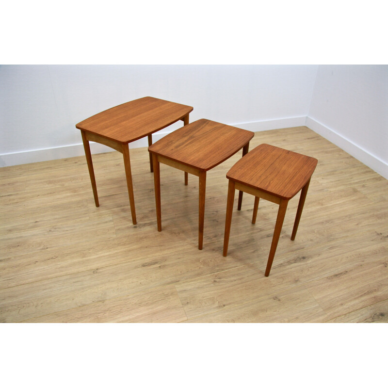 Ensemble de 3 tables gigognes danoises en teck et chêne - 1960