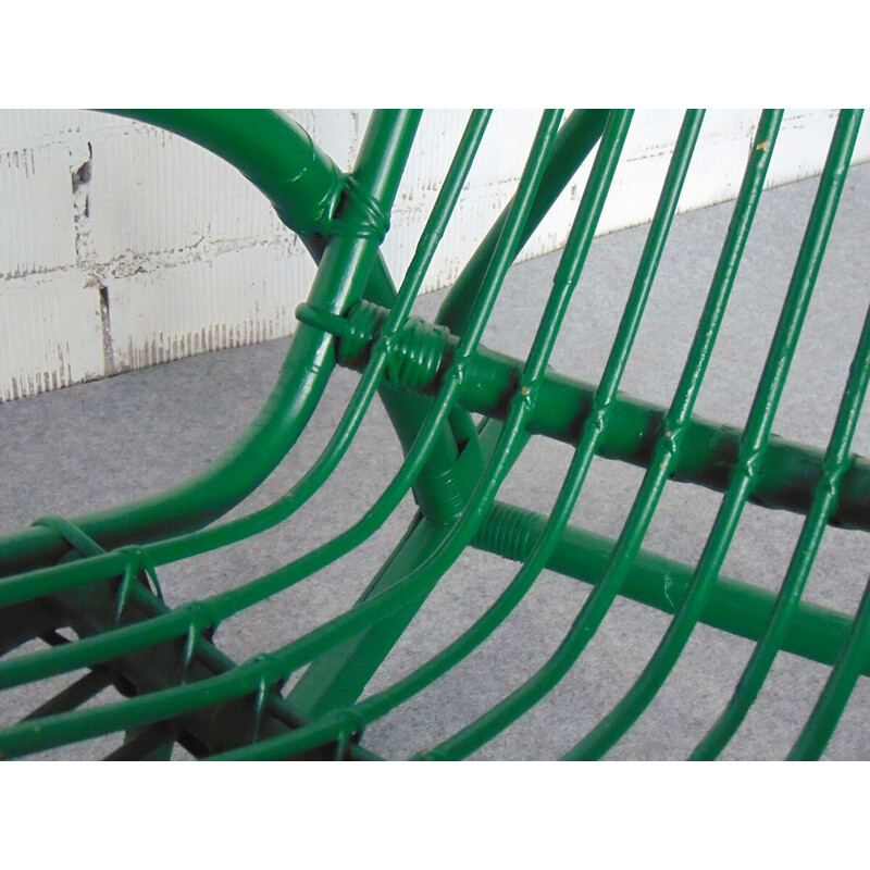 Vintage groene bamboe schommelstoel met opvallende vormen