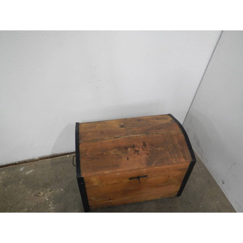 Vintage chest in fir wood with rounded lid and black iron edges