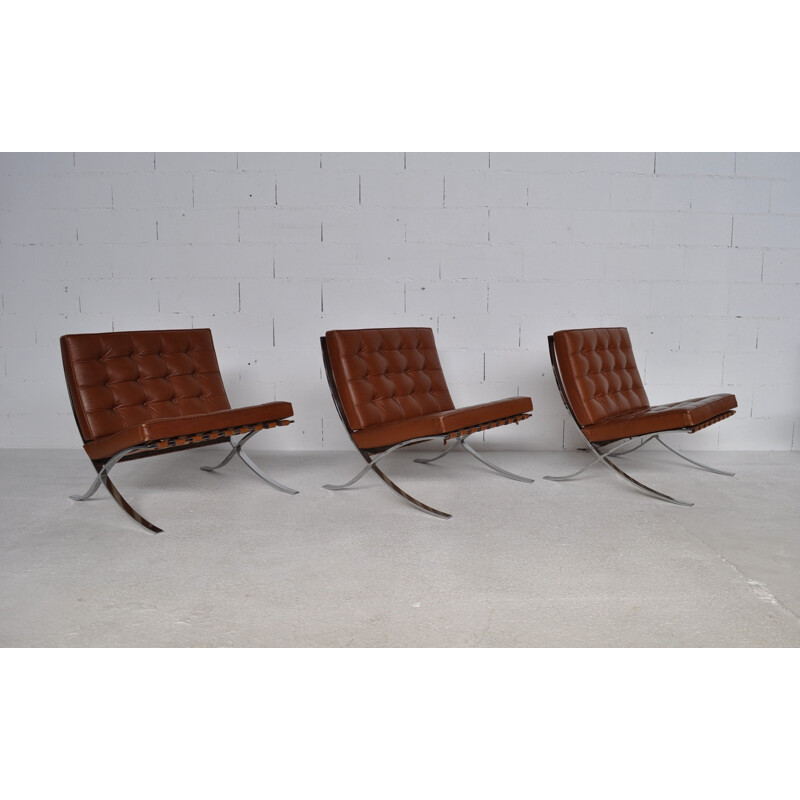 Suite of 3 "Barcelona" low chairs, Mies Van Der ROHE - 1970s