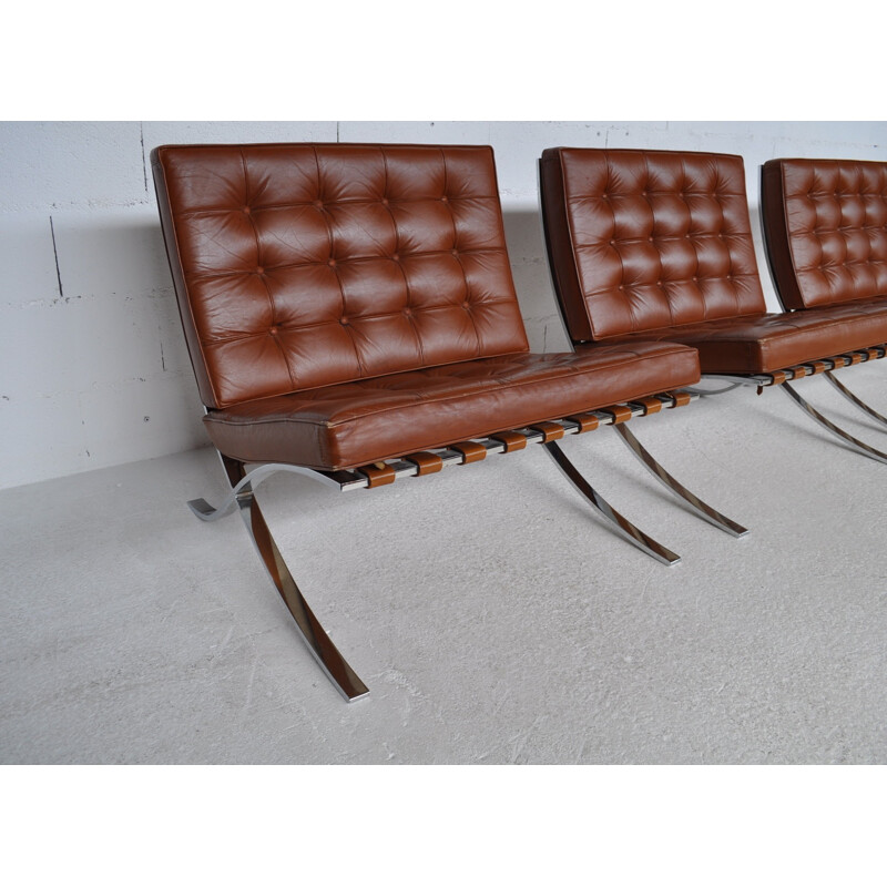 Suite of 3 "Barcelona" low chairs, Mies Van Der ROHE - 1970s