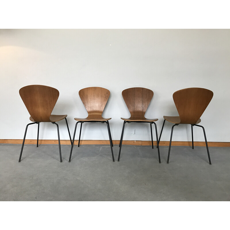 Set of 4 Scandinavian dining chairs - 1960s