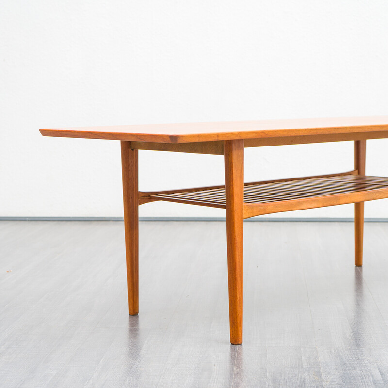 Tavolino vintage scandinavo in teak con portagiornali, 1960