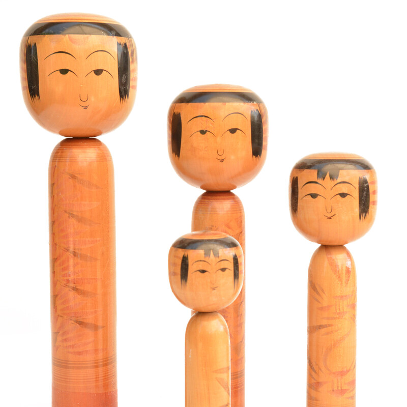 Juego de 4 muñecas Kokeshi de madera vintage, Japón 1960