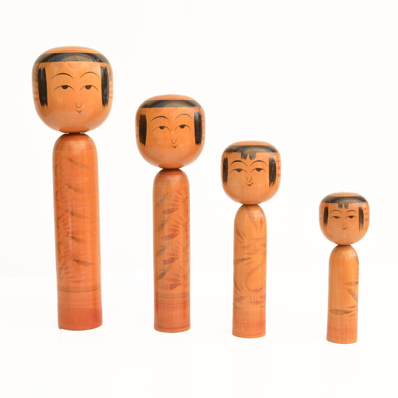 Conjunto de 4 bonecas Kokeshi de madeira vintage, Japão 1960