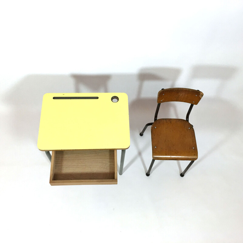 Ensemble bureau en formica jaune et sa chaise - 1960