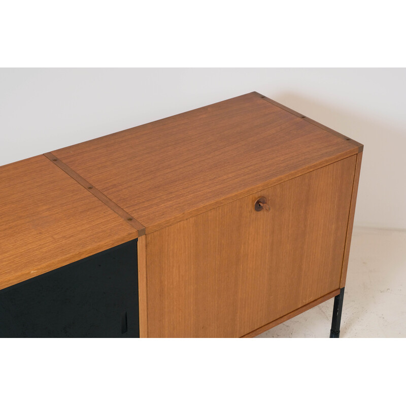 Credenza vintage in teak con 2 ante scorrevoli in vetro di Arp, 1960