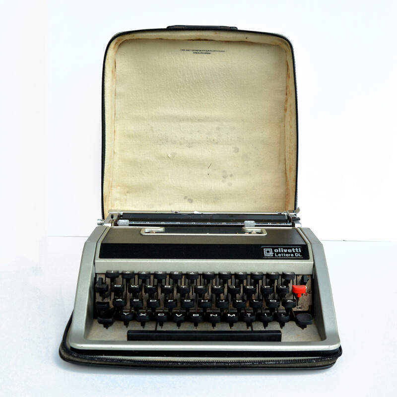 Vintage typewriter Olivetti Letera Dl by Mario Bellini, Spain 1970s