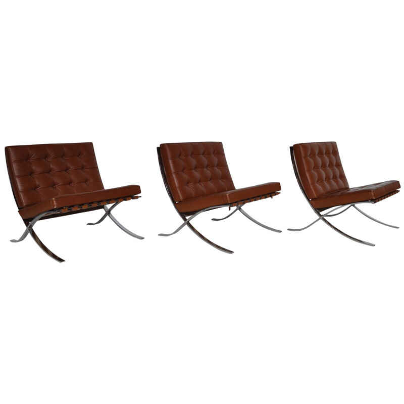 Suite of 3 "Barcelona" low chairs, Mies Van Der ROHE - 1970s