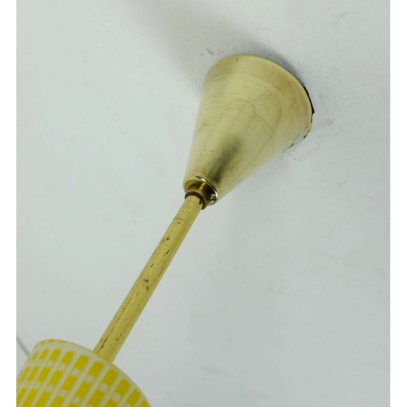 Geel en wit glazen hanglamp uit het midden van de twintigste eeuw, Peill en Putzler, 1950