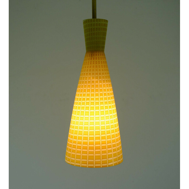 Lámpara colgante de cristal amarillo y blanco de mediados de siglo de Peill y Putzler, años 50