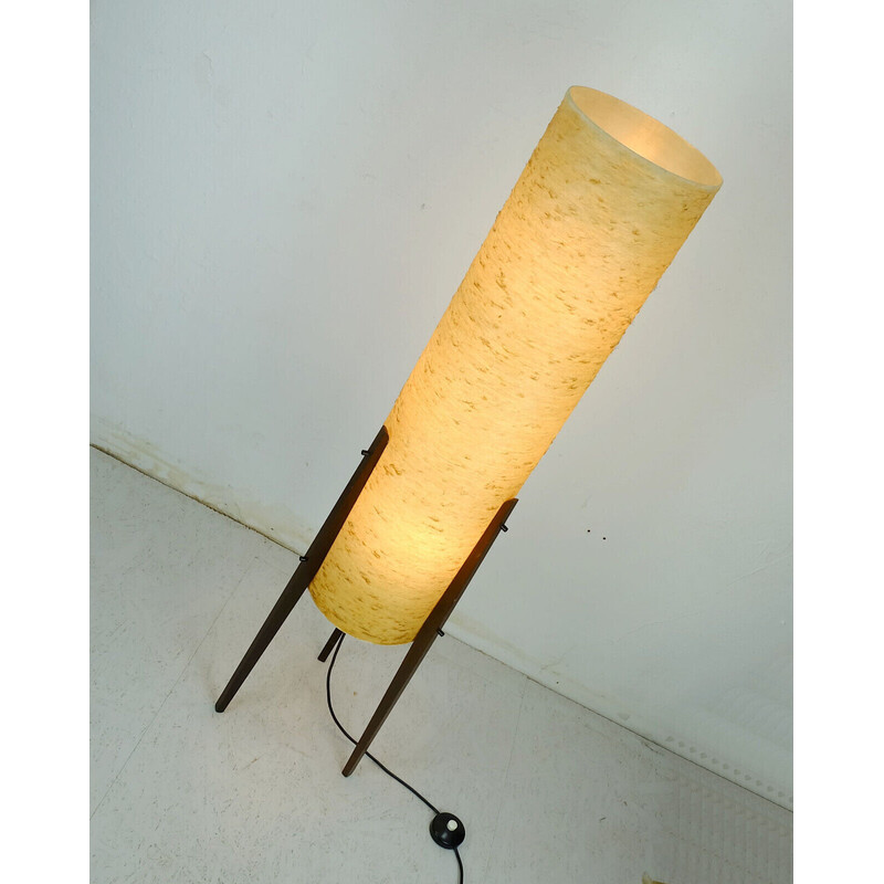 Lampadaire fusée tripode vintage avec abat-jour en fibre de verre et bois, 1960