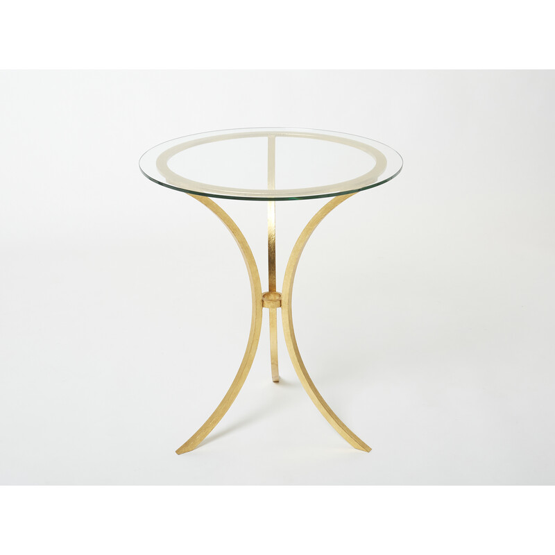 Mesa vintage con pedestal de hierro dorado y cristal de Roger Thibier, 1960