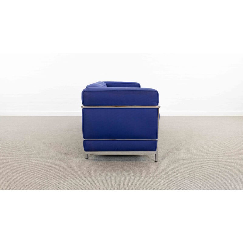 Canapé vintage 3 places Lc2 en tissus bleus par Charlotte Perriand et Le Corbusier pour Cassina, Italie