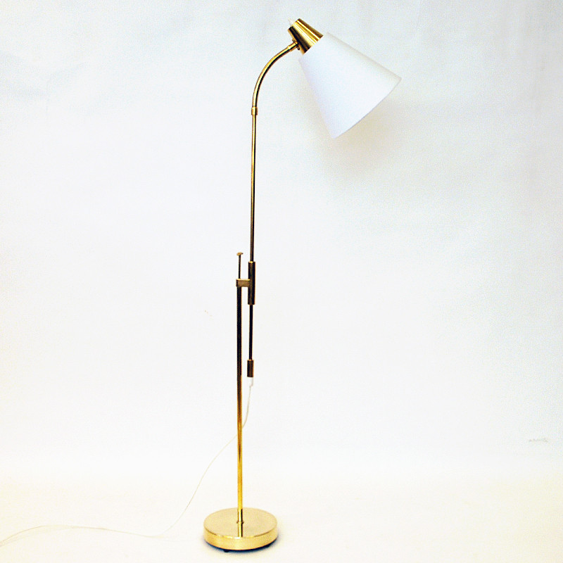 Lámpara de pie regulable de latón mod 7030 de Falkenberg Belysning, Suecia 1950