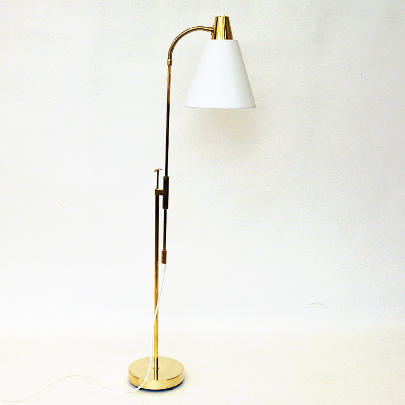 Lámpara de pie regulable de latón mod 7030 de Falkenberg Belysning, Suecia 1950