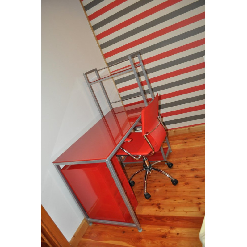 Vintage Bauhaus bureau met metalen stoel en kast