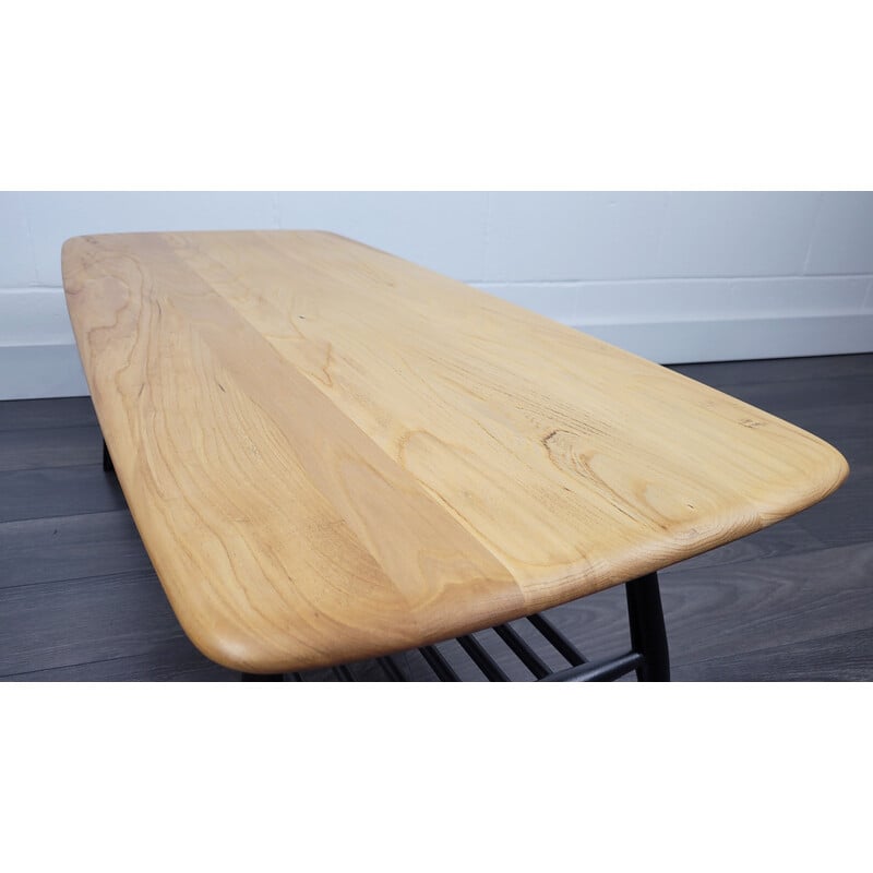 Table basse vintage en bois d'orme avec pieds noirs par Ercol, 1970