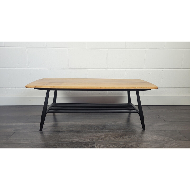 Table basse vintage en bois d'orme avec pieds noirs par Ercol, 1970
